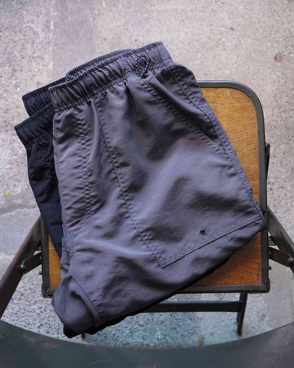 tougher "nylon" camp shorts : black and gray