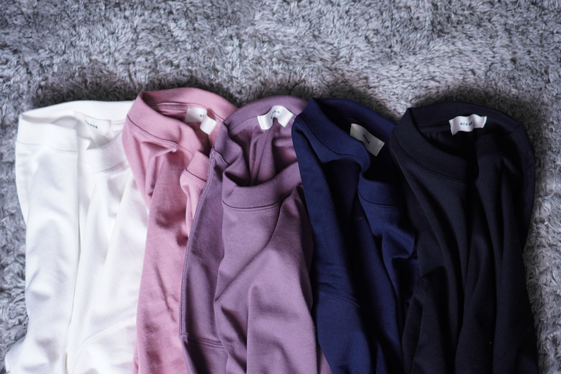 simple & modern open end T-shirts [alvana] top