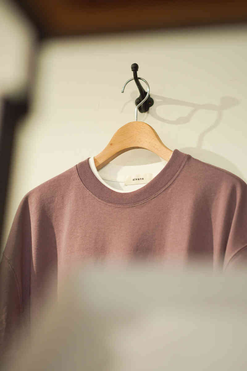 simple & modern open end T-shirts [alvana]雰囲気画像