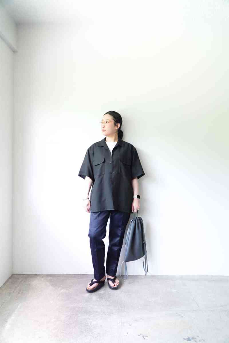 SS -Soft strech Double dobby cloth- FLAT COLLAR SHIRTS身長158cmの女性着用画像