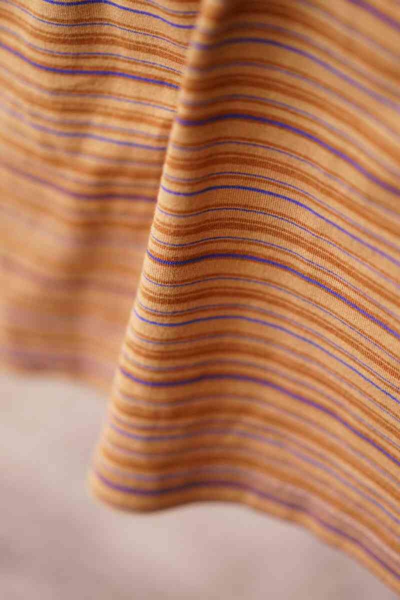GARMENT DYED RANDOM BORDER T-shirts ライトブラウンの生地感