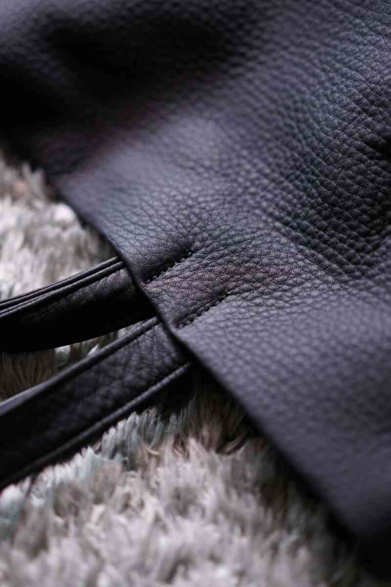 ORIGINAL shrink leather "ERA. MERCH tote bag" [back in stock]ハンドル付け根は手縫い