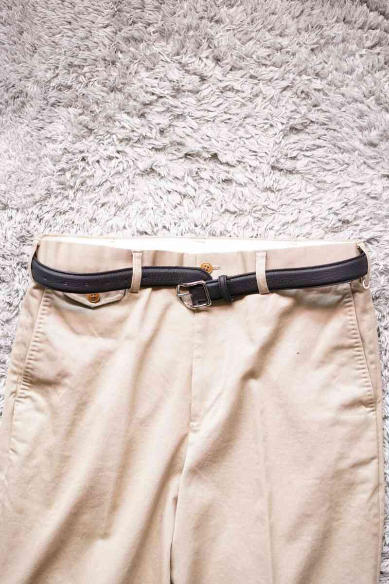 belt is back in stock [ERA. goods]チノパンに付けたベルト