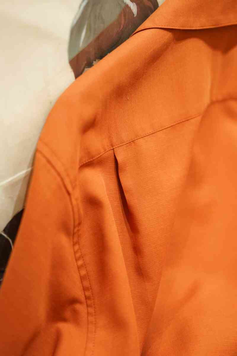 SS -Soft strech Double dobby cloth- FLAT COLLAR SHIRTS　背中のダーツ部分
