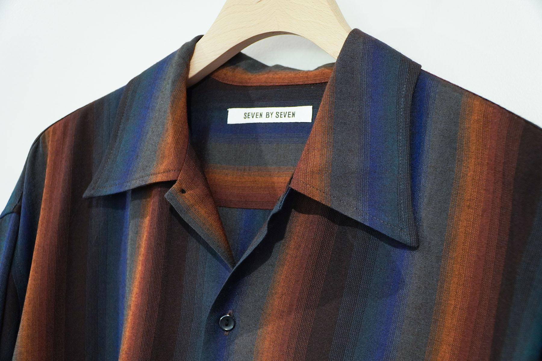 LOOSE SHIRTS -wool gradation stripe-[SEVEN BY SEVEN]襟元
