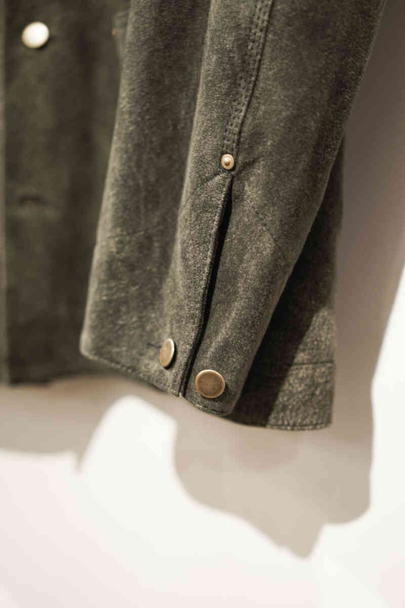 MICHIGAN CHORE COAT ‐Goat suede leather Antique finish‐カフスのディテール