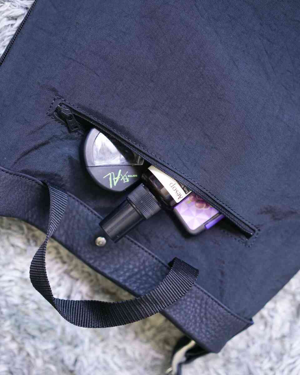 RE:FLAT BAG -EO SHRINK- [ERA. goods]ジップポケット容量