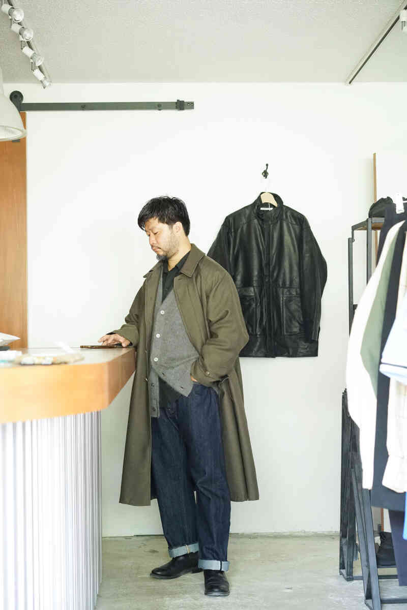 Straight 5 Pocket Pants [CIOTA]バルマカーンコートスタイリングイメージ