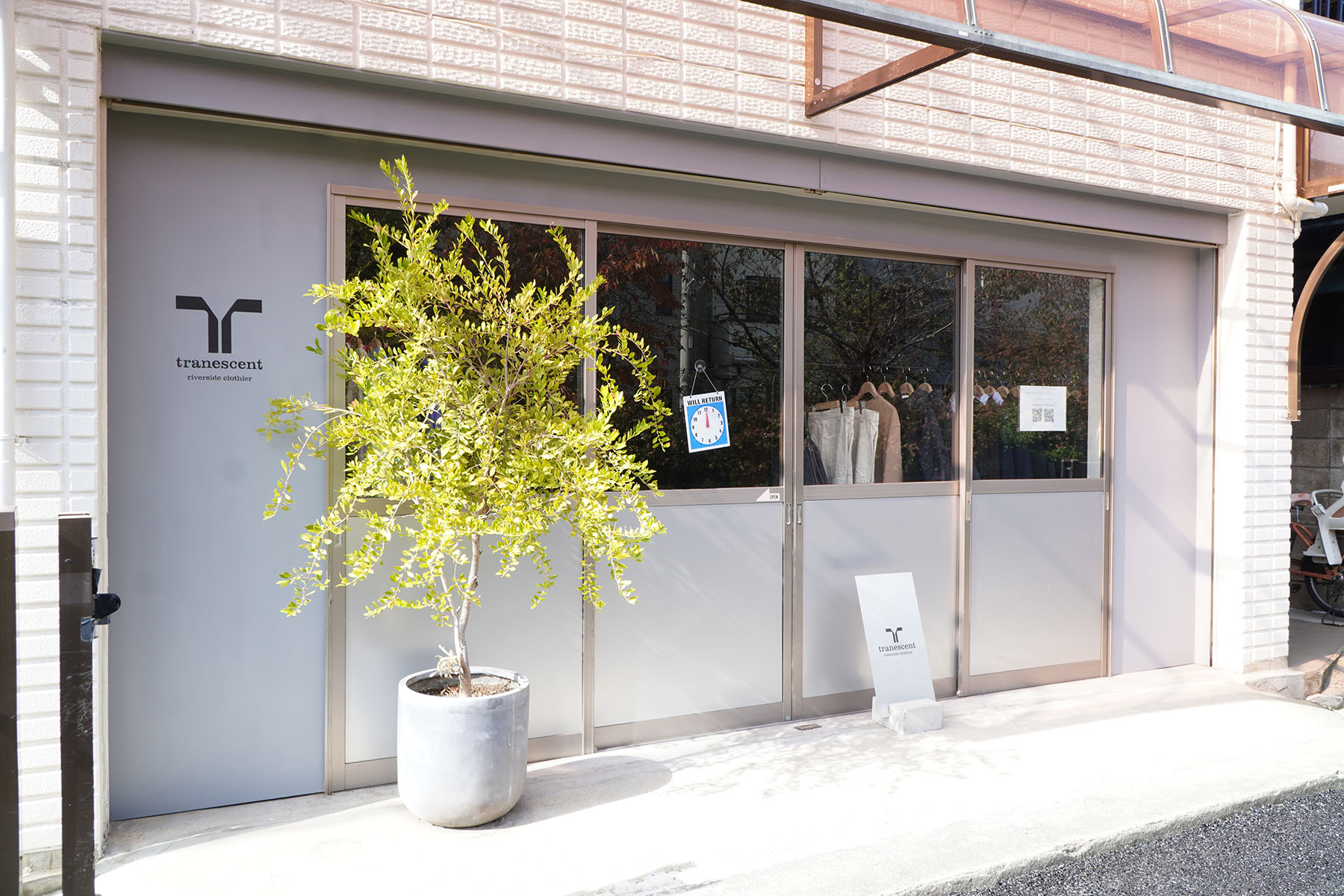 2nd anniversary [tranescent]店舗外観