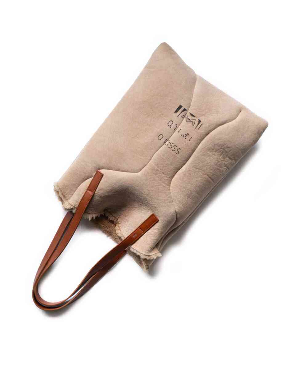 PRIMITIVE TOTE BAG -MOUTON- [HAAL leather goods]CAMEL表面