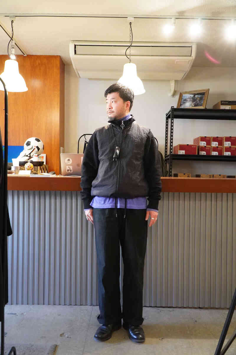 PADDED VEST -SHRINK TAFFETA- [ERA. goods]コーディネートイメージ