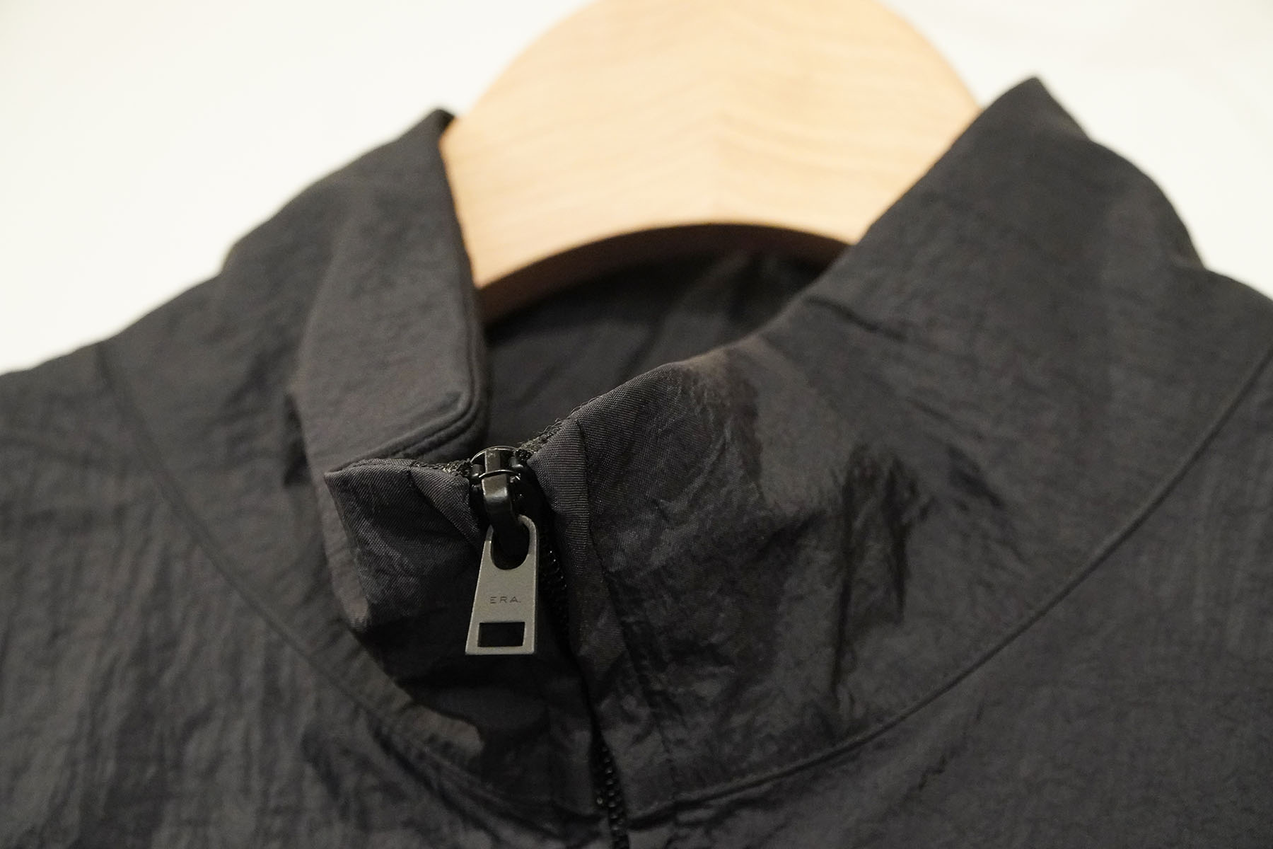 PADDED VEST -SHRINK TAFFETA- [ERA. goods]襟周り