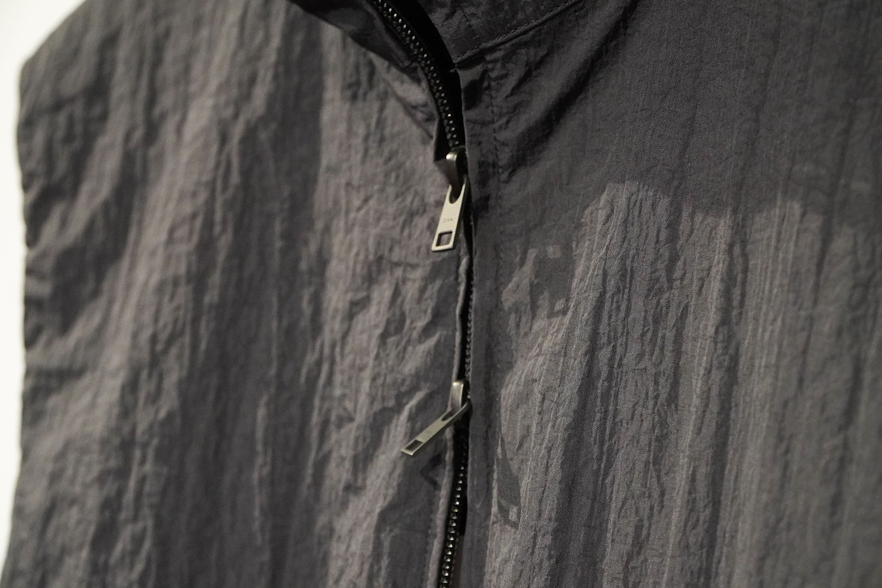 PADDED VEST -SHRINK TAFFETA- [ERA. goods]ダブルジッパー