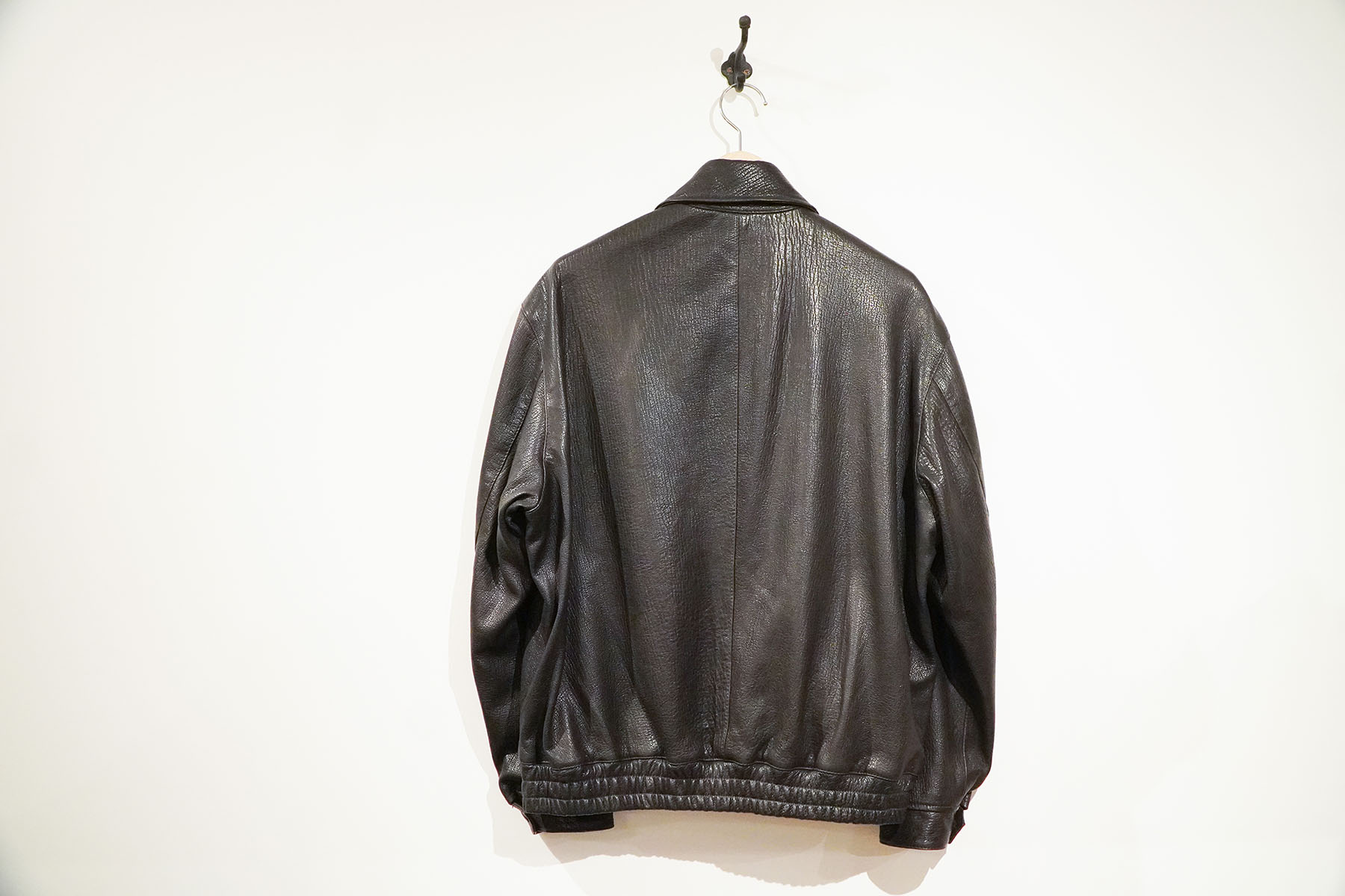 ZIP UP BLOUSON ‐Sheep Shrink leather‐[SEVEN BY SEVEN]背面シルエット