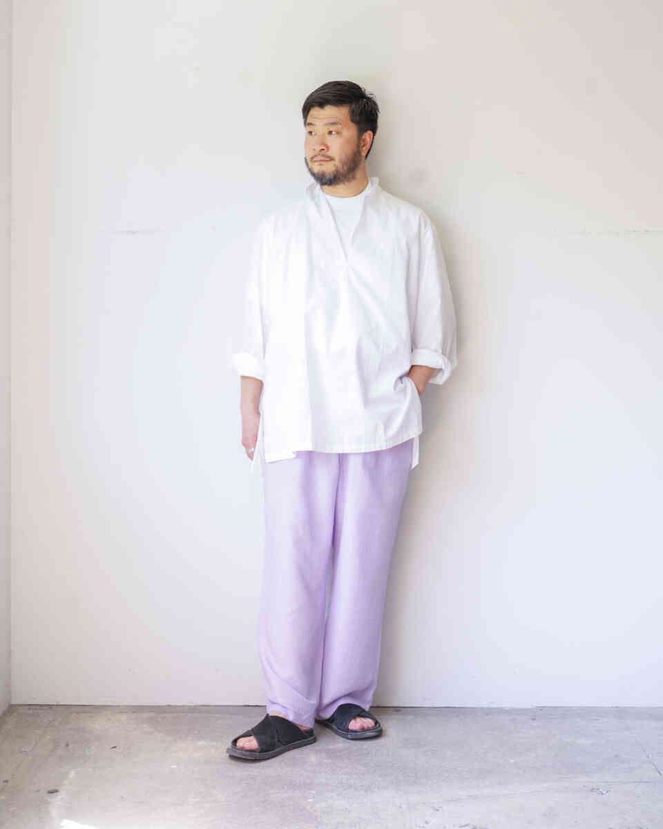 MANDALIN COLLAR Pull over exclusive for tranescentよSEVEN BY SEVENのシアーパンツの組み合わせ